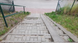 schody-elfow-51-53-basniowa-85-87-przed